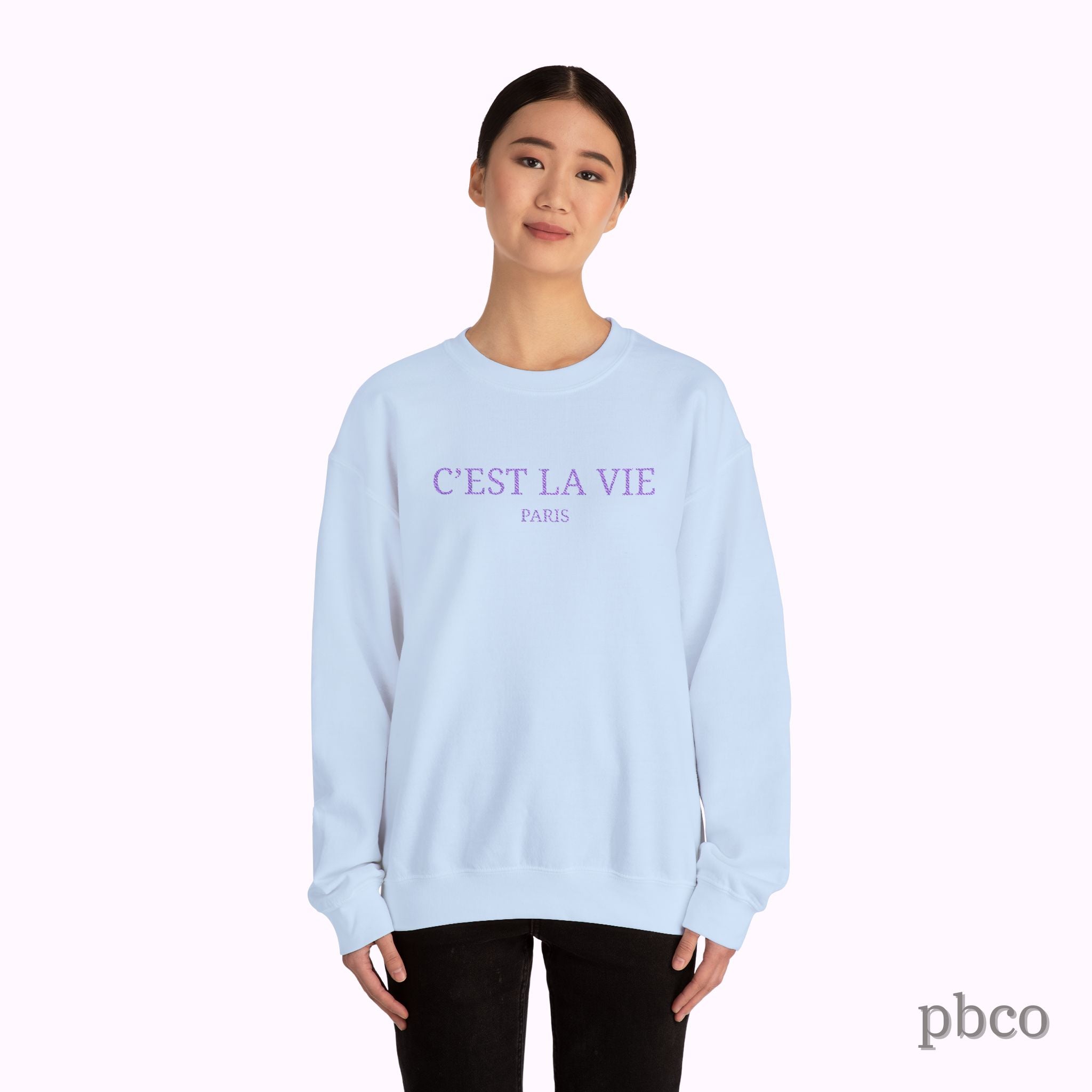 C'est La Vie Paris Crewneck Sweatshirt — Casual French Phrase Pullover